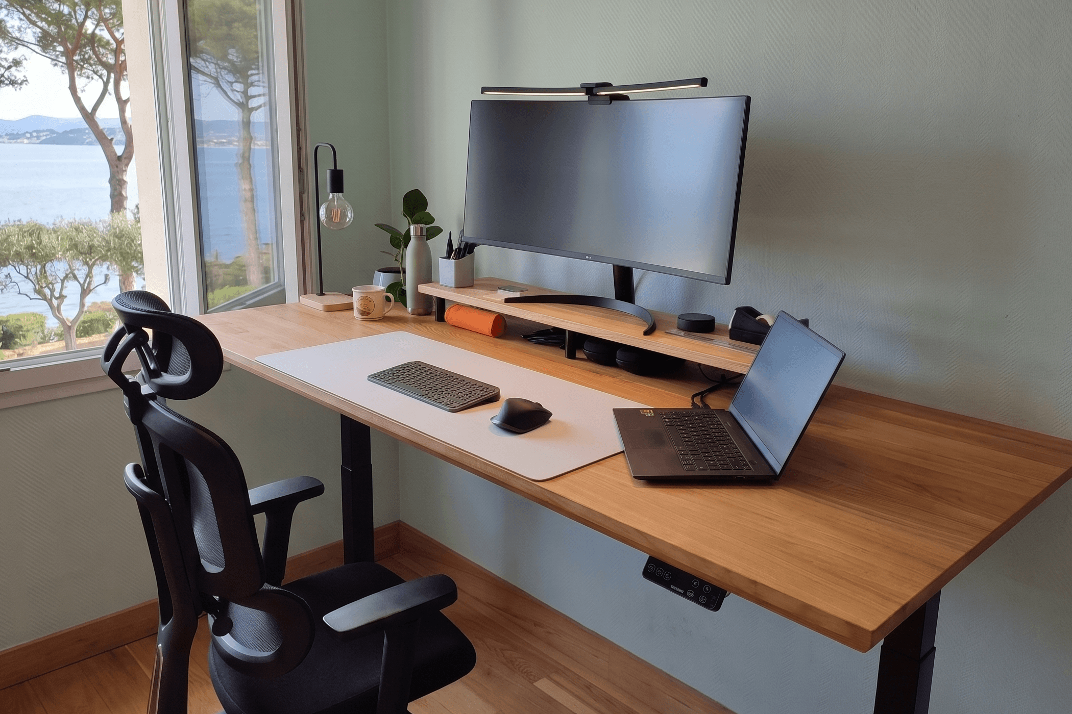 Bureau assis / debout en châtaignier