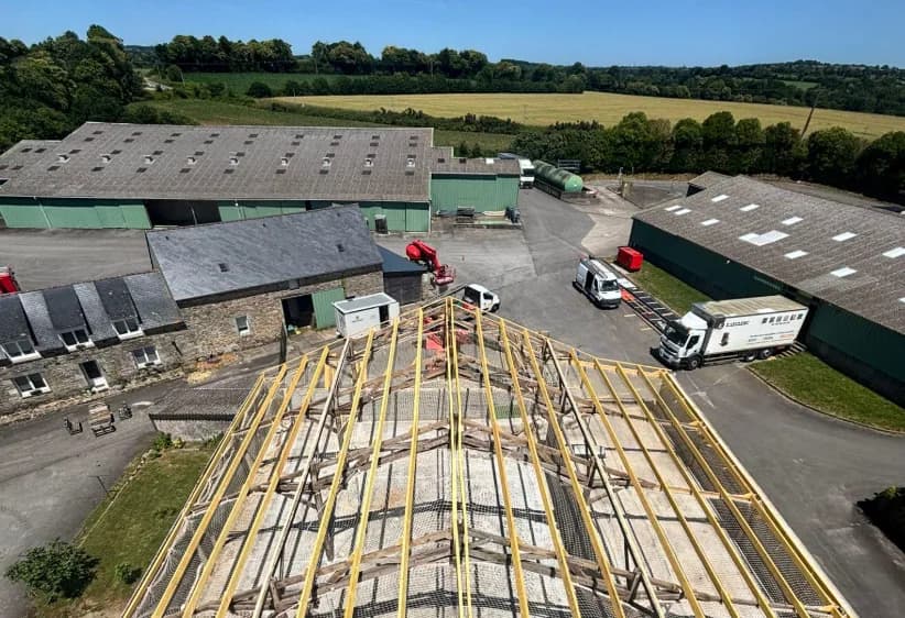 Remplacement d'une couverture en fibrociment par du bac acier dans le Finistère